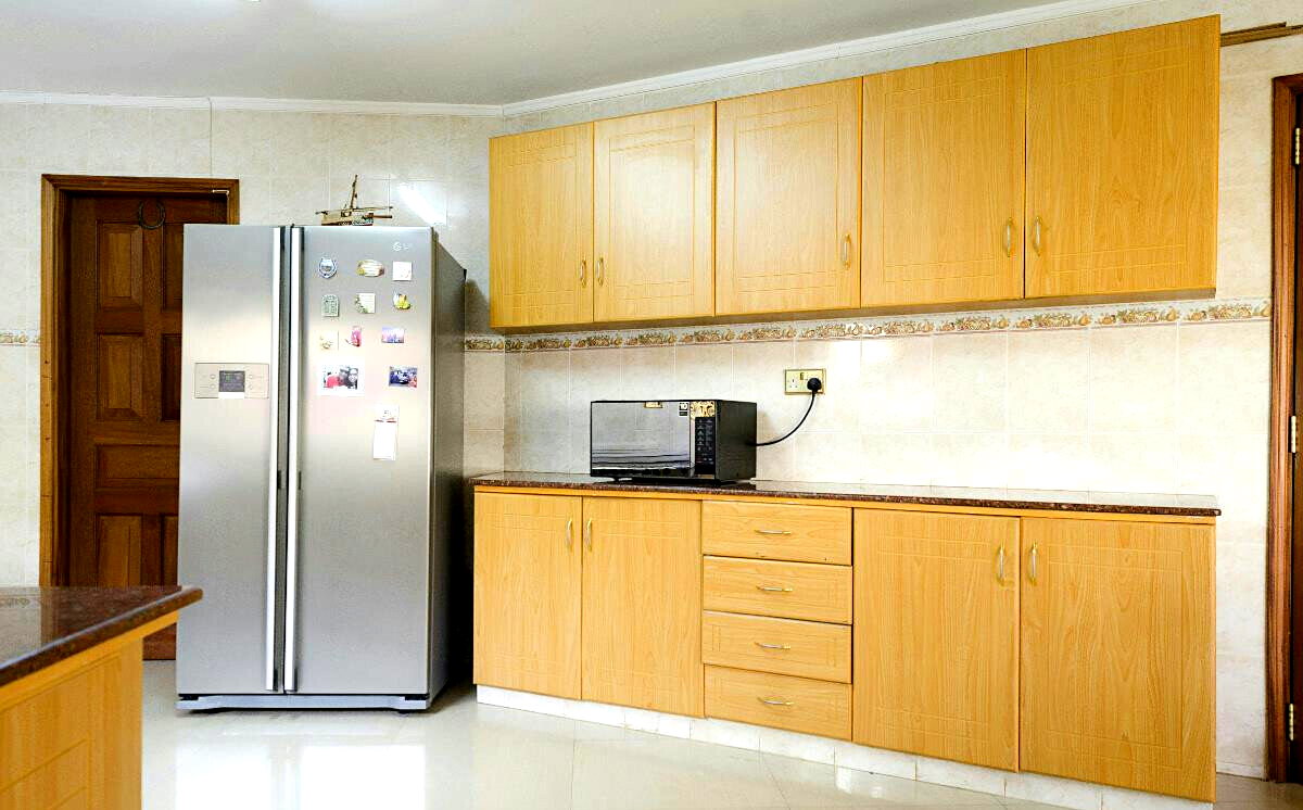 4BR All-Ensuite Townhouse with Jacuzzi & Borehole - Spring Valley
