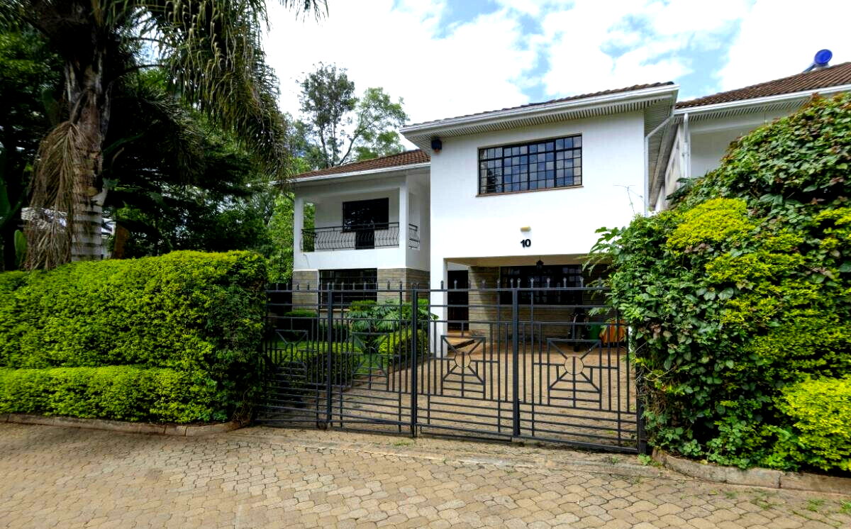 4BR All-Ensuite Townhouse with Jacuzzi & Borehole - Spring Valley