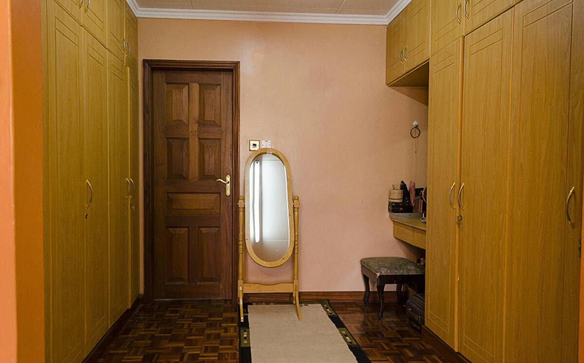 4BR All-Ensuite Townhouse with Jacuzzi & Borehole - Spring Valley