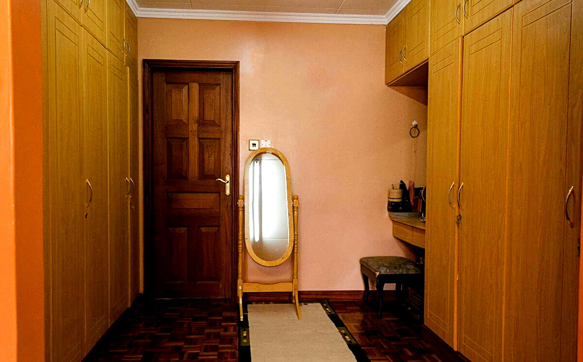 4BR All-Ensuite Townhouse with Jacuzzi & Borehole - Spring Valley