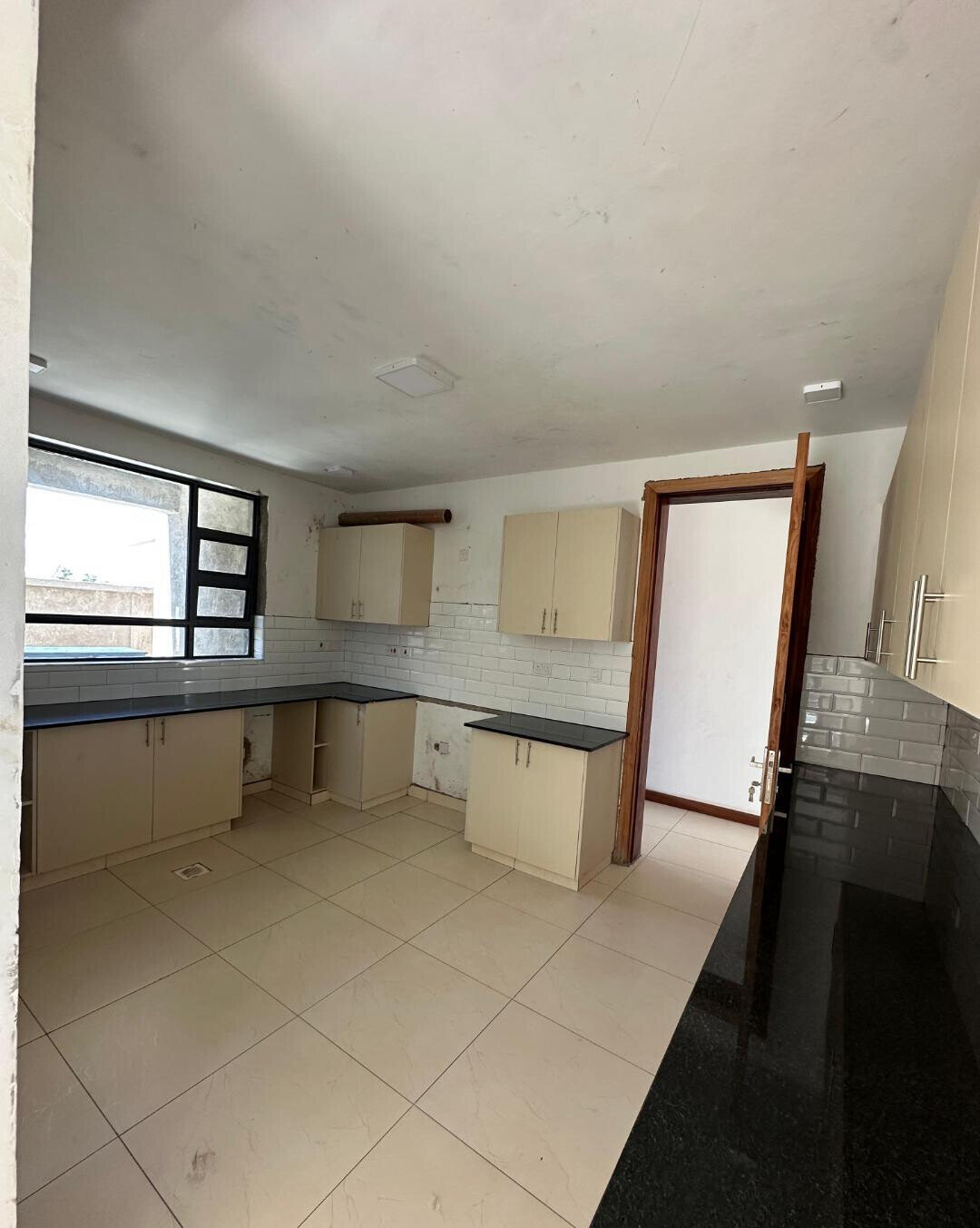 Brand New 4BR All-Ensuite Townhouse with Rooftop Terrace - Gikambura