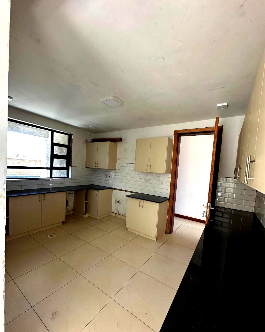 Brand New 4BR All-Ensuite Townhouse with Rooftop Terrace - Gikambura