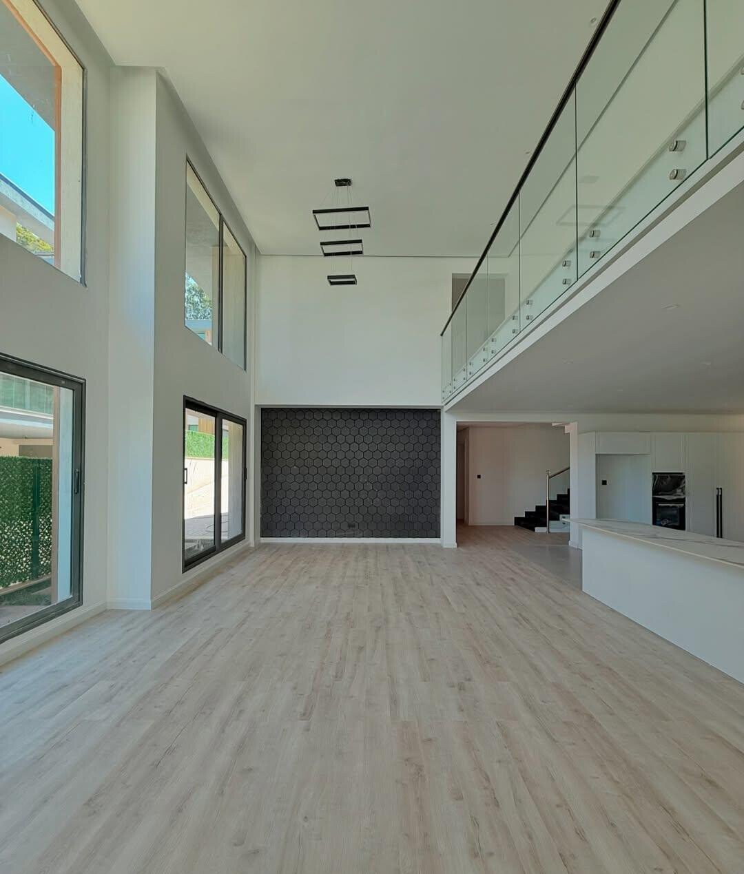 Smart Villa with Rooftop Terrace & DSQ - Lavington