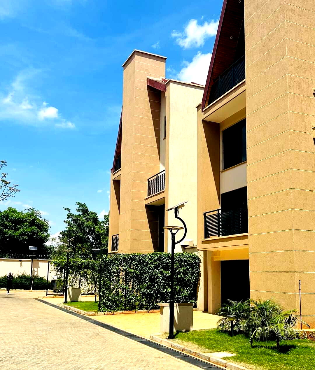 4-Bed Villa with DSQ, Sauna & Enclosable Pool - Lavington