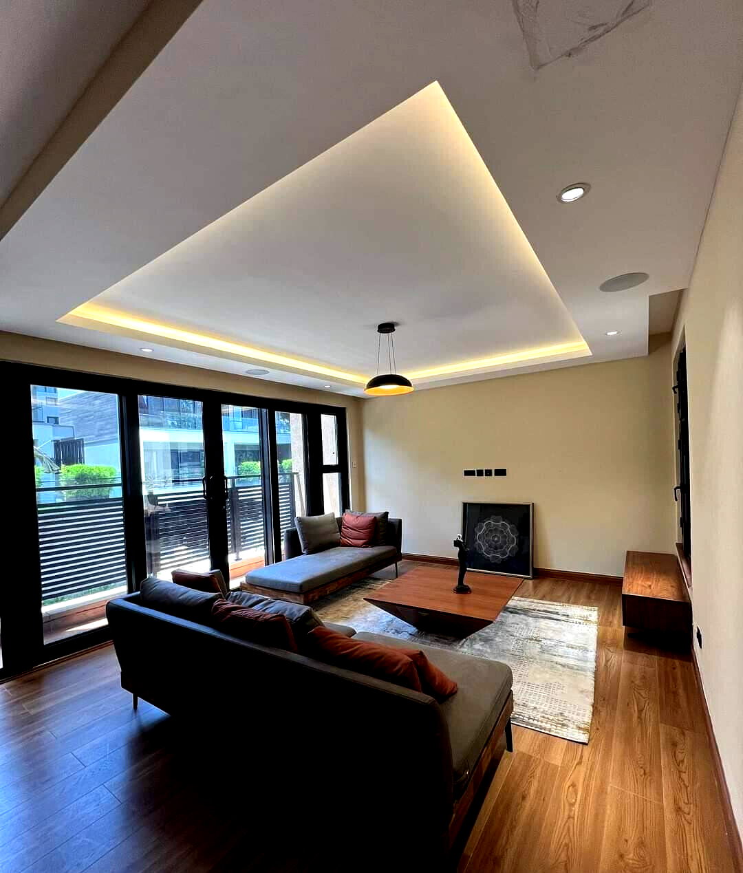 4-Bed Villa with DSQ, Sauna & Enclosable Pool - Lavington
