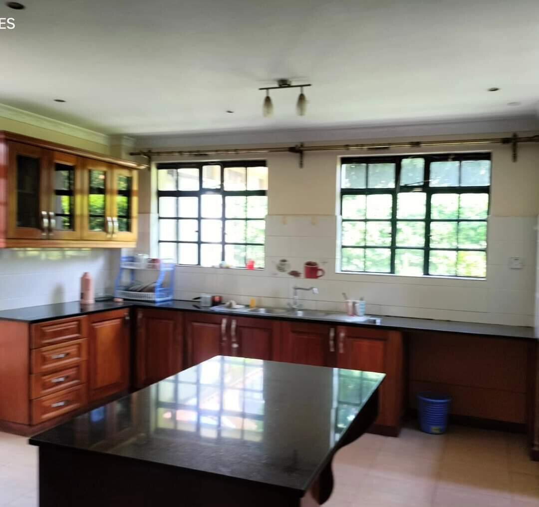 5-Ensuite Villa with Two Sitting Areas & DSQ – Miotoni, Karen