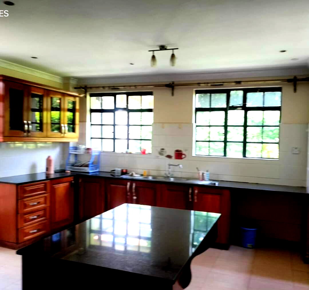 5-Ensuite Villa with Two Sitting Areas & DSQ – Miotoni, Karen