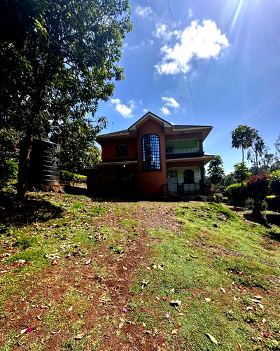 1 Acre 4BR Home with Garden