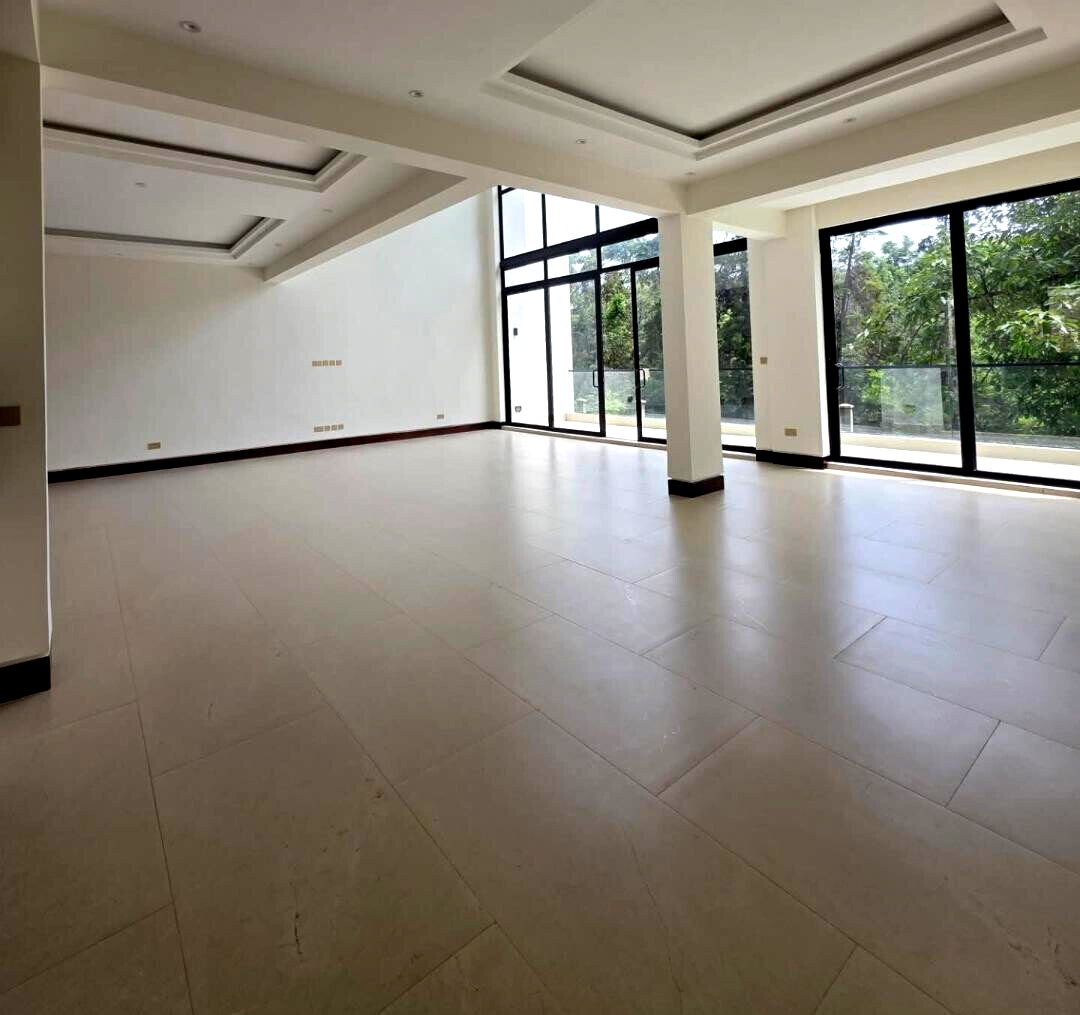 6-Bedroom All-Ensuite Townhouse with Rooftop Terrace - Kitisuru