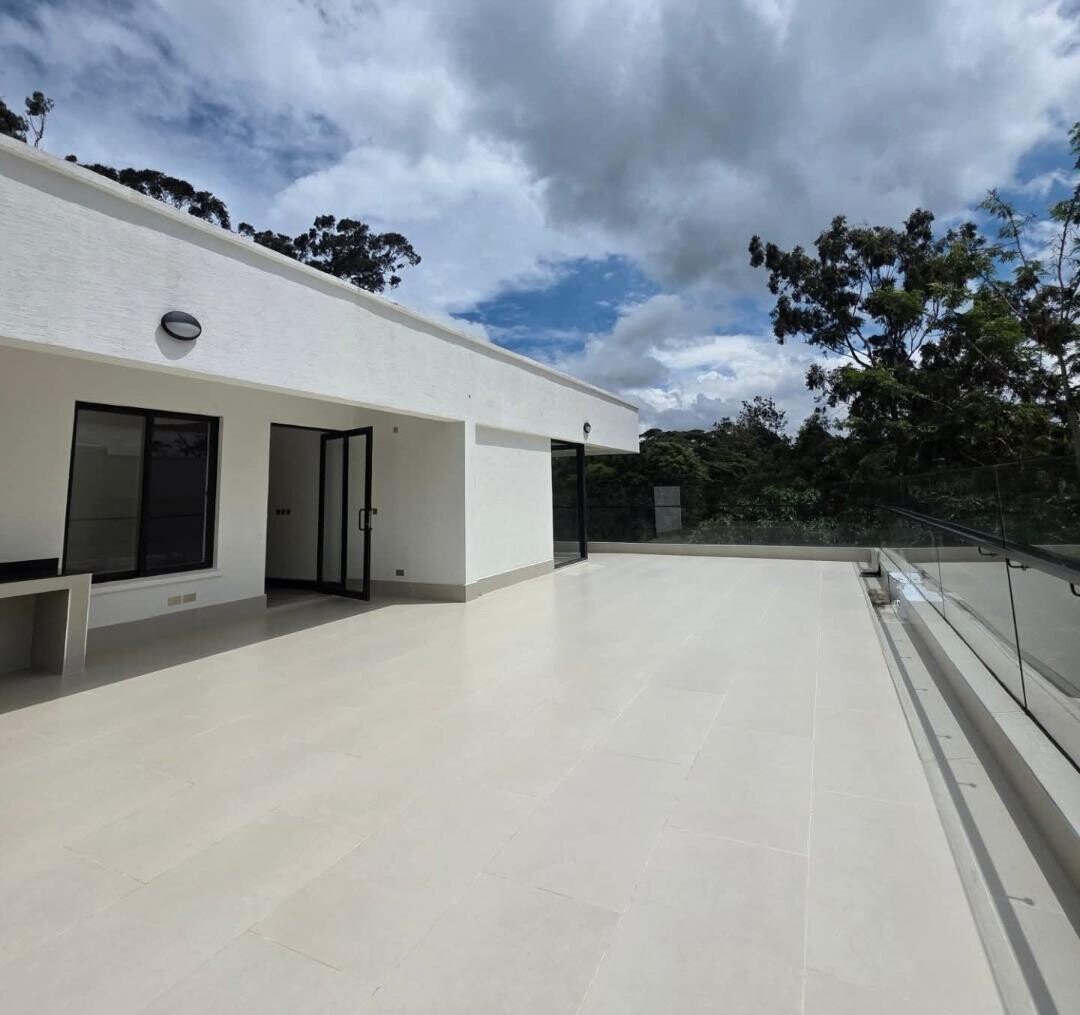 6-Bedroom All-Ensuite Townhouse with Rooftop Terrace - Kitisuru