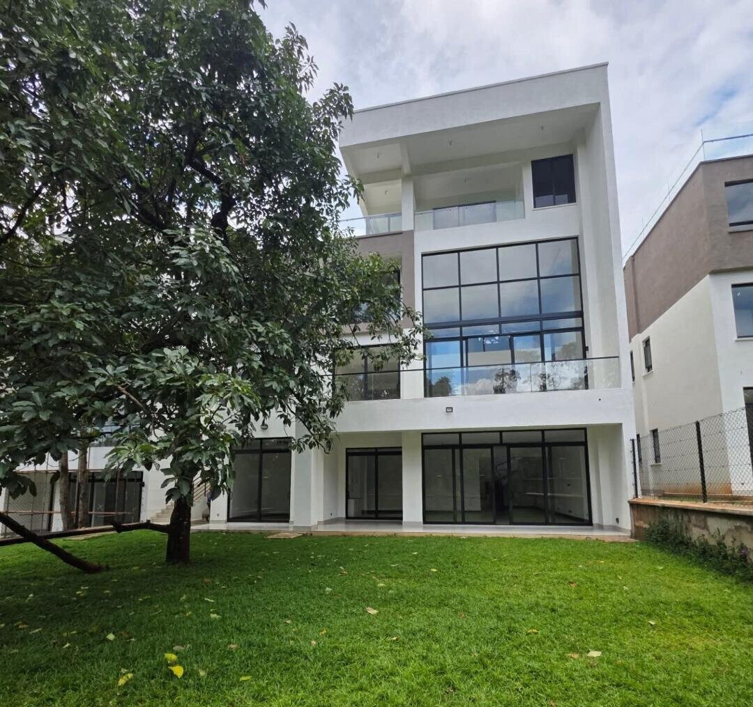 6-Bedroom All-Ensuite Townhouse with Rooftop Terrace - Kitisuru
