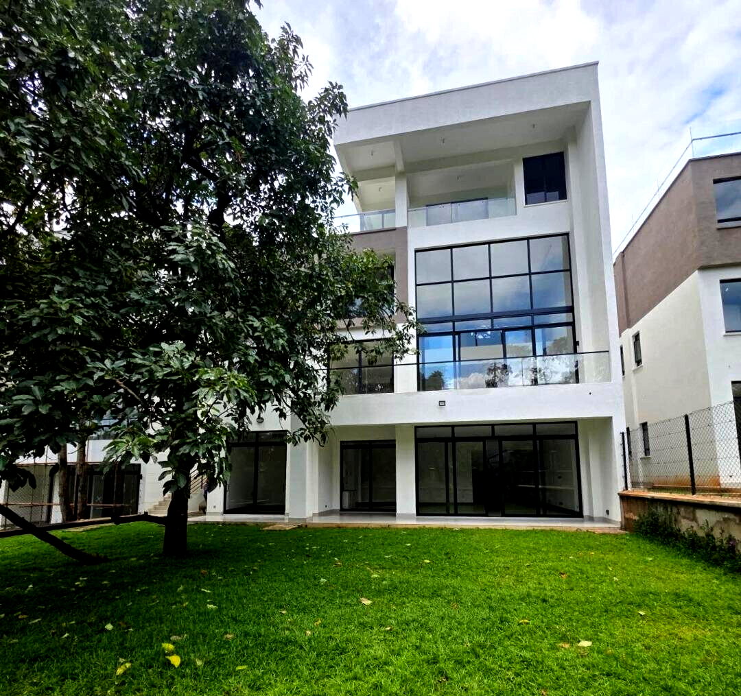 6-Bedroom All-Ensuite Townhouse with Rooftop Terrace - Kitisuru