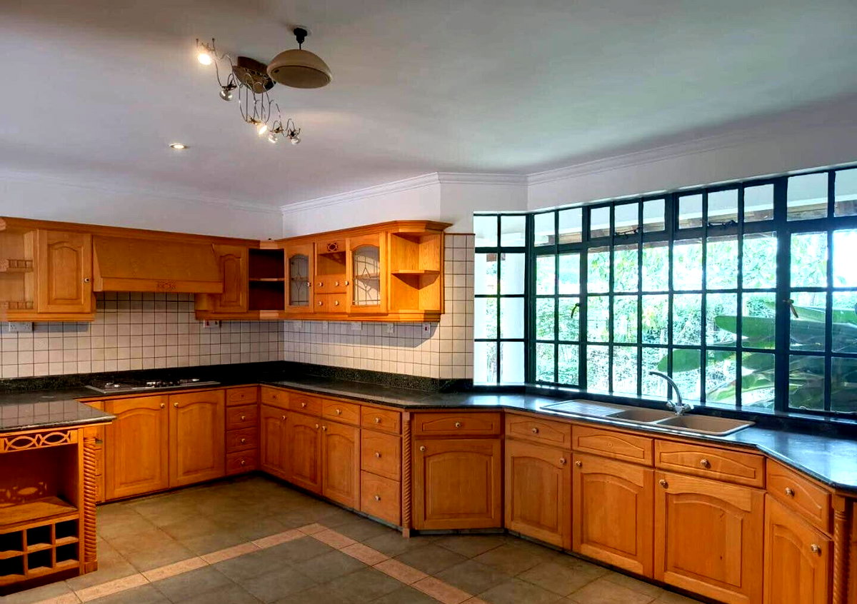 5BR All-Ensuite Townhouse on Half-Acre – Garden City, Nairobi
