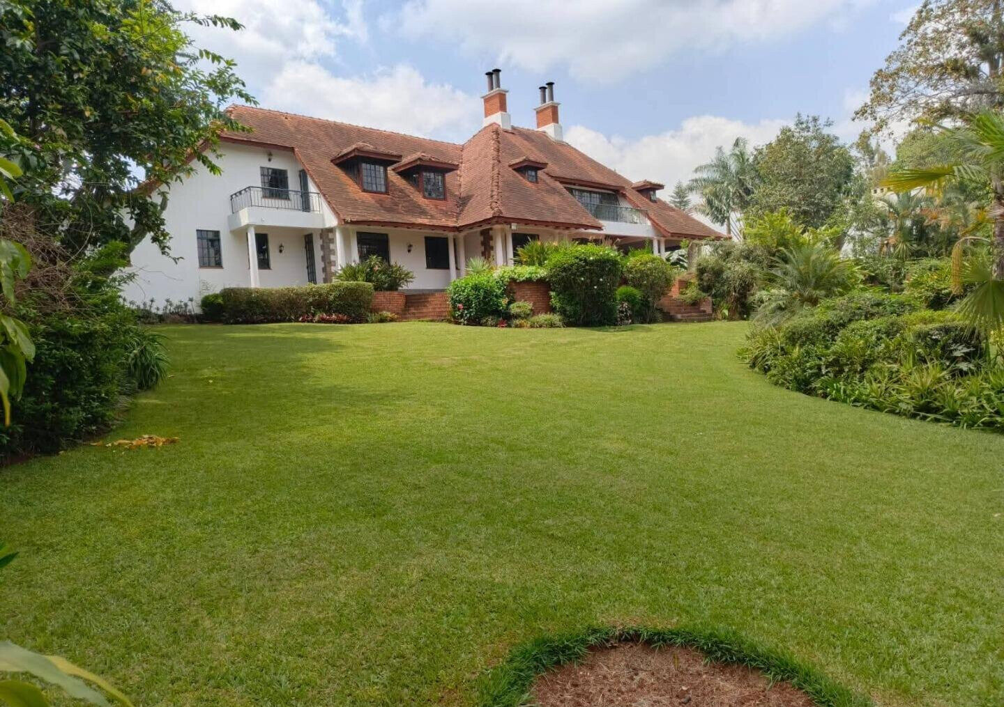 5BR All-Ensuite Townhouse on Half-Acre – Garden City, Nairobi