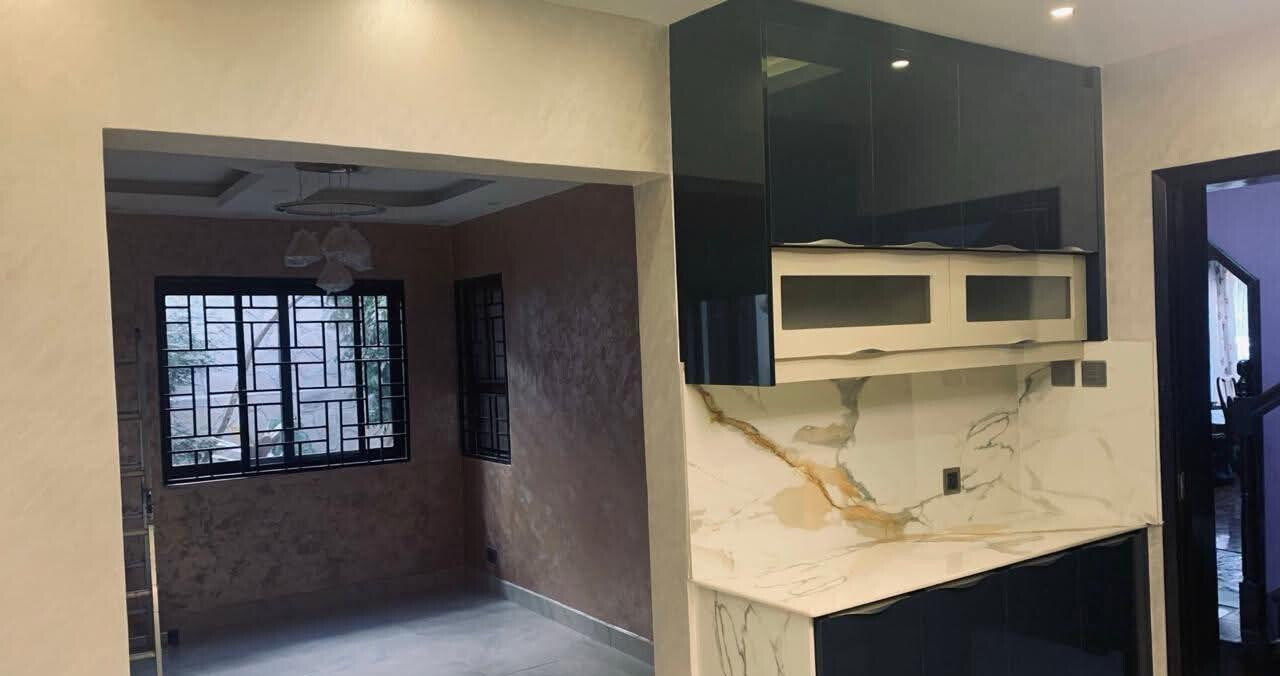 4BR Townhouse with Solar Water & 7,000L Tank - Parklands
