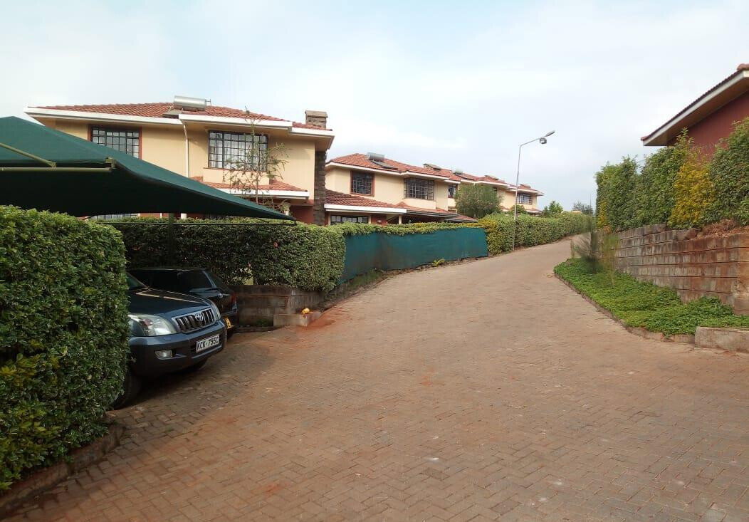 4BR Villa with DSQ & Fireplace in Courtyard Estate - Ridgeways