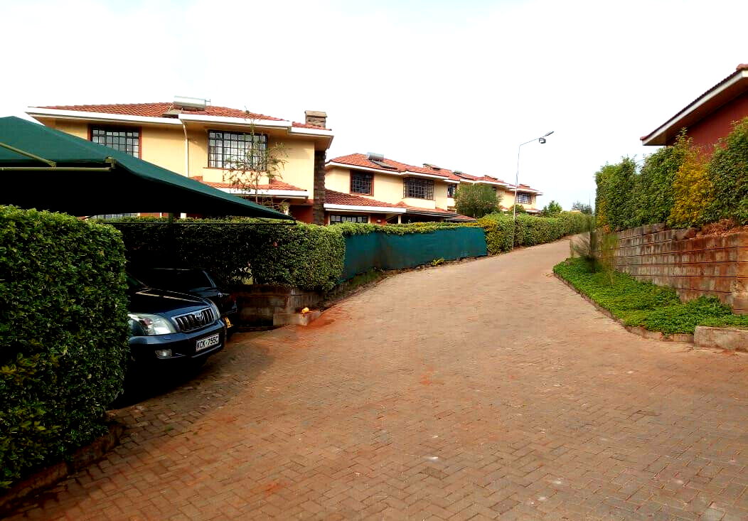 4BR Villa with DSQ & Fireplace in Courtyard Estate - Ridgeways