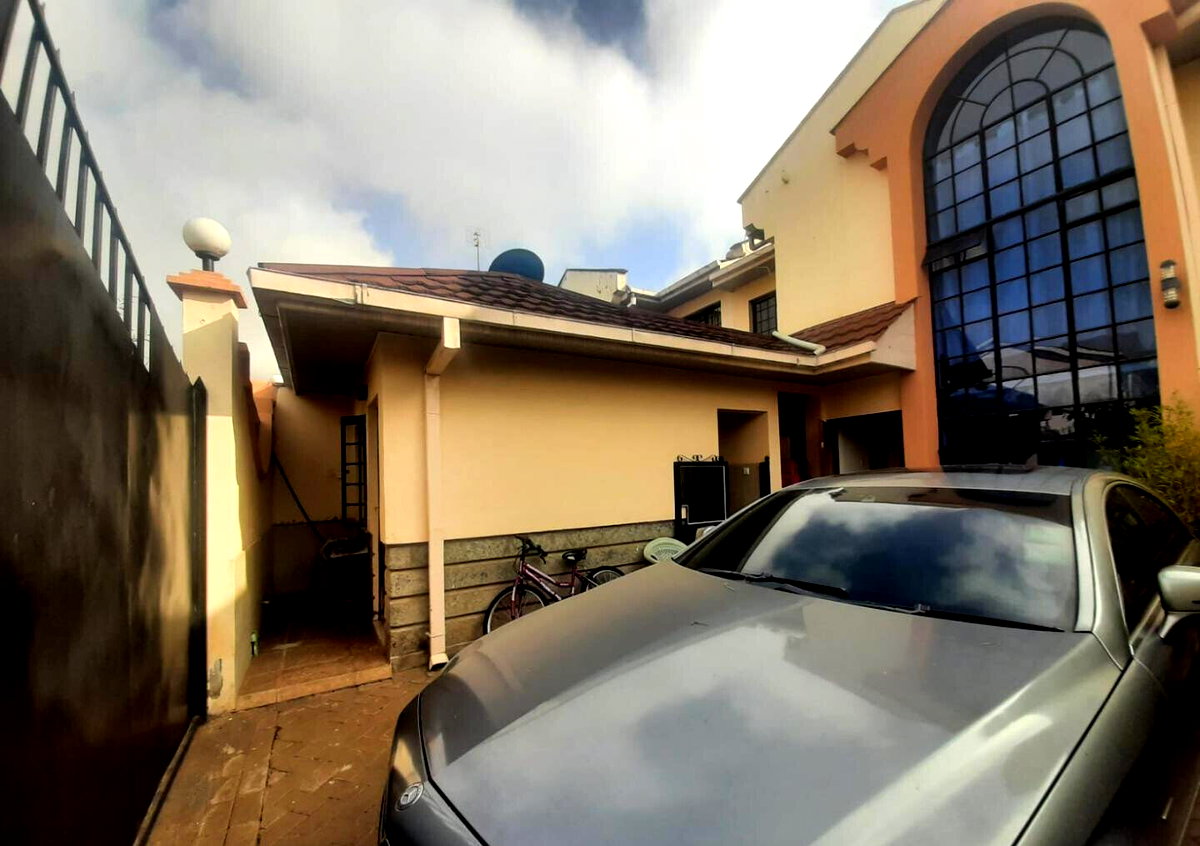 4BR Maisonette with DSQ & Garden – Langata Near National Park