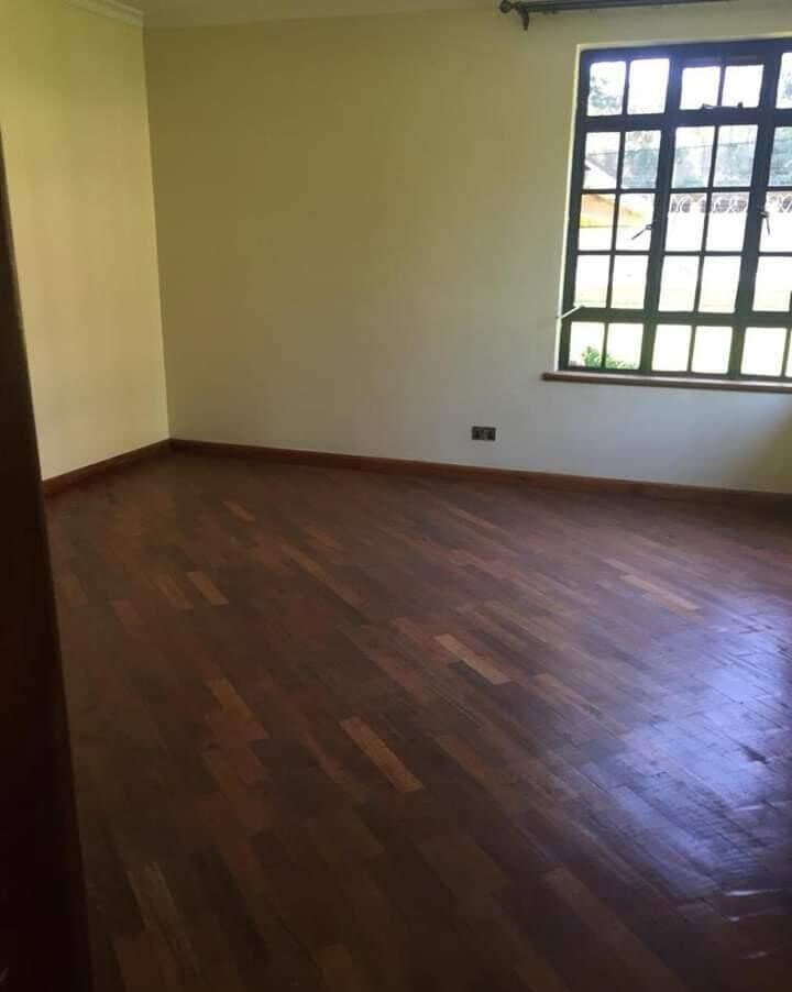 4-Bed Townhouse on Half-Acre with Clubhouse & Pool – Karen