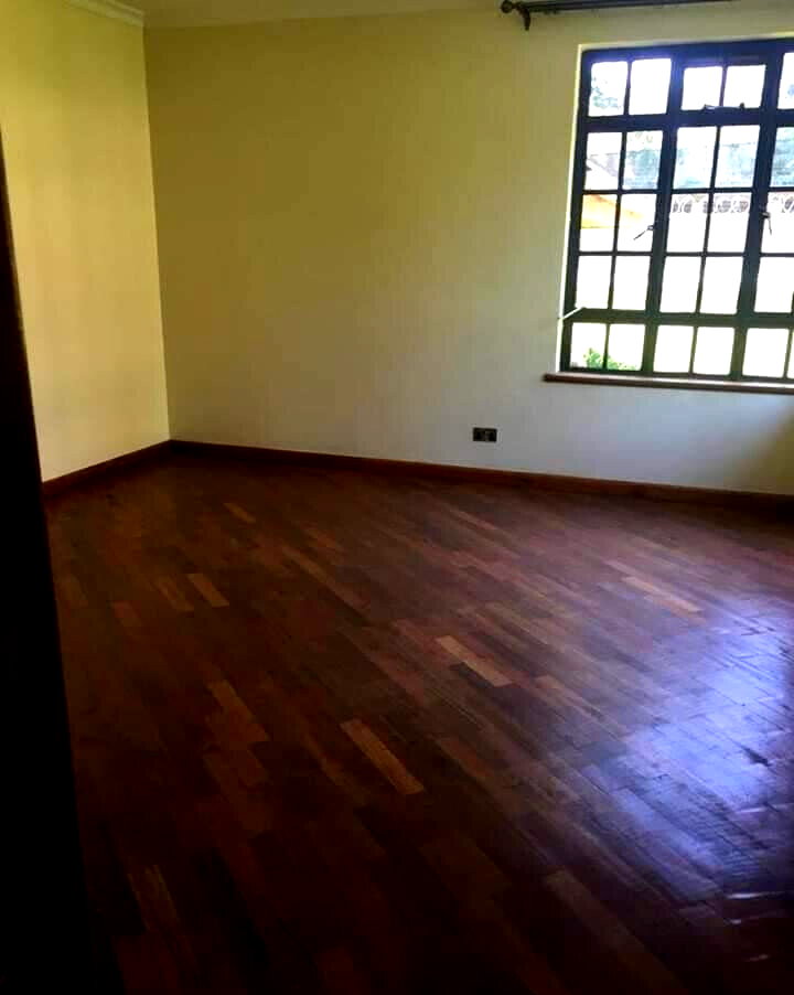 4-Bed Townhouse on Half-Acre with Clubhouse & Pool – Karen