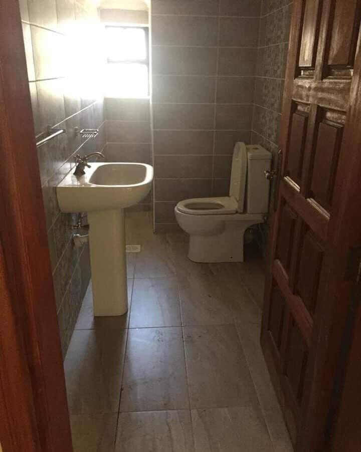 4-Bed Townhouse on Half-Acre with Clubhouse & Pool – Karen