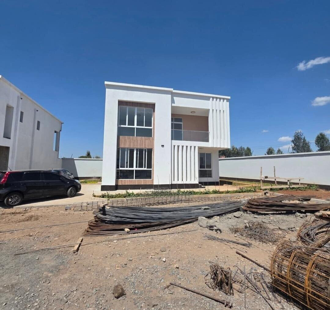 4BR Townhouse with Pool & Clubhouse in Gated 46-Unit Estate - Kiserian