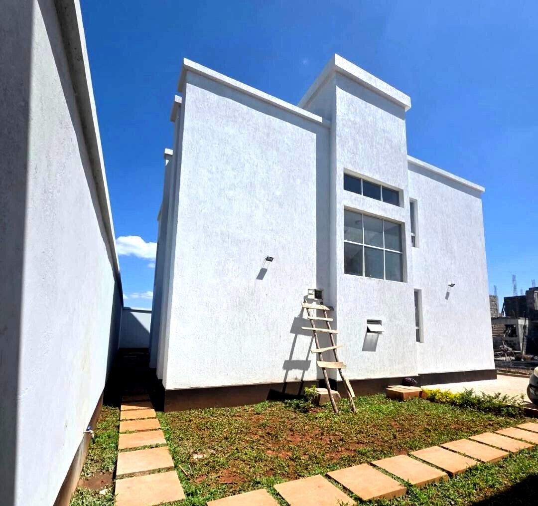 4BR Townhouse with Pool & Clubhouse in Gated 46-Unit Estate - Kiserian