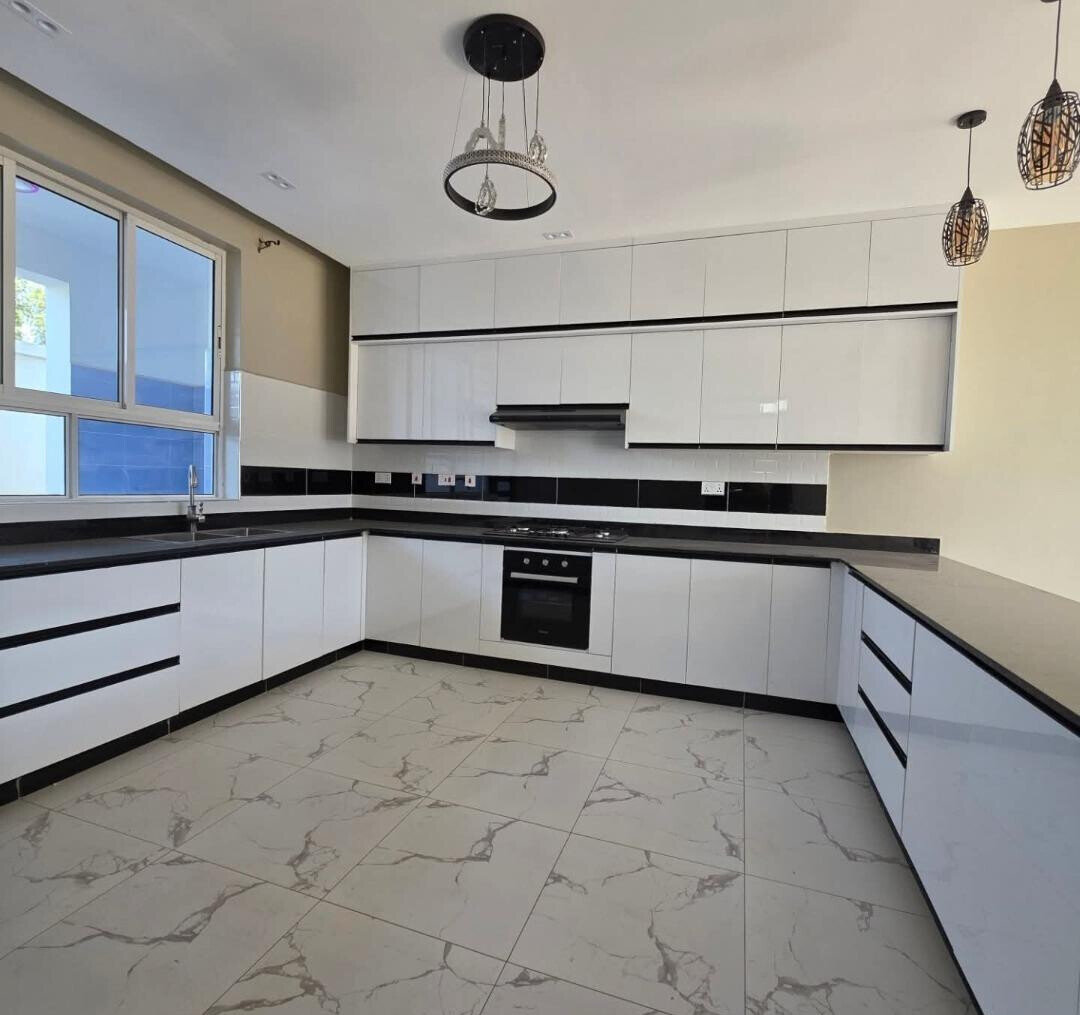 4BR Townhouse with Pool & Clubhouse in Gated 46-Unit Estate - Kiserian