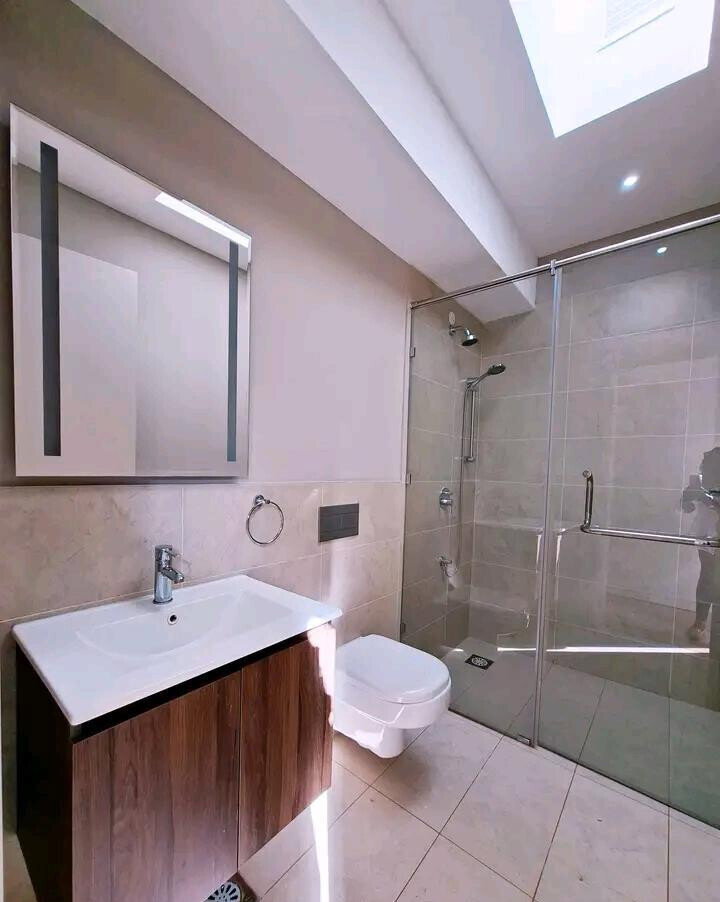 3BR Townhouse with Rooftop Pool & Private Gardens - Runda