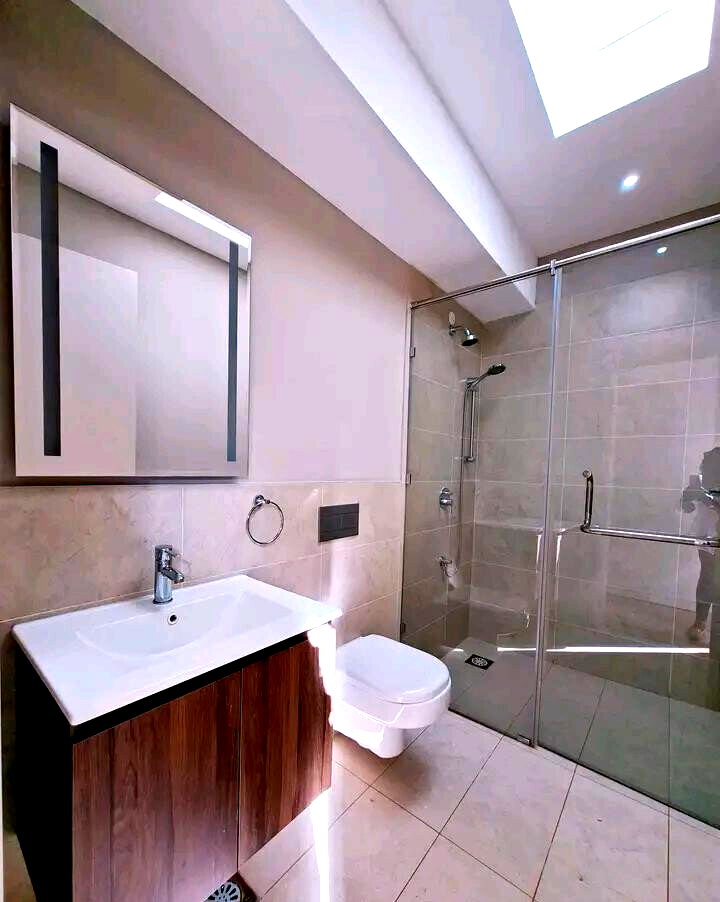 3BR Townhouse with Rooftop Pool & Private Gardens - Runda
