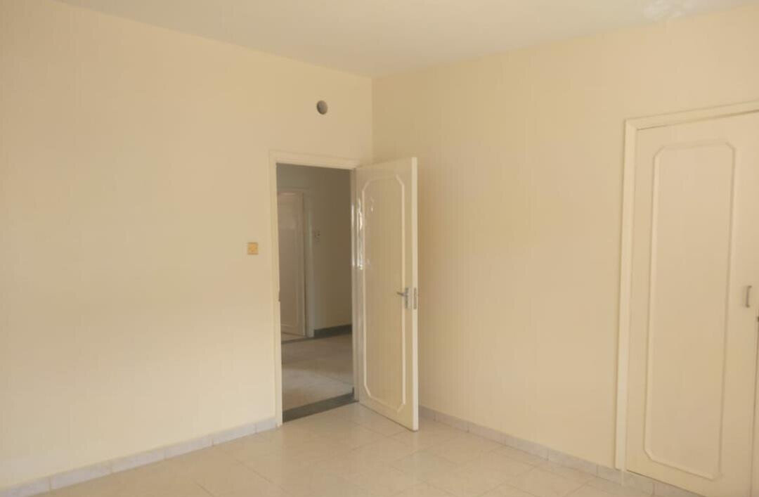 4BR Townhouse with Mature Garden & Servant Quarter - Westlands