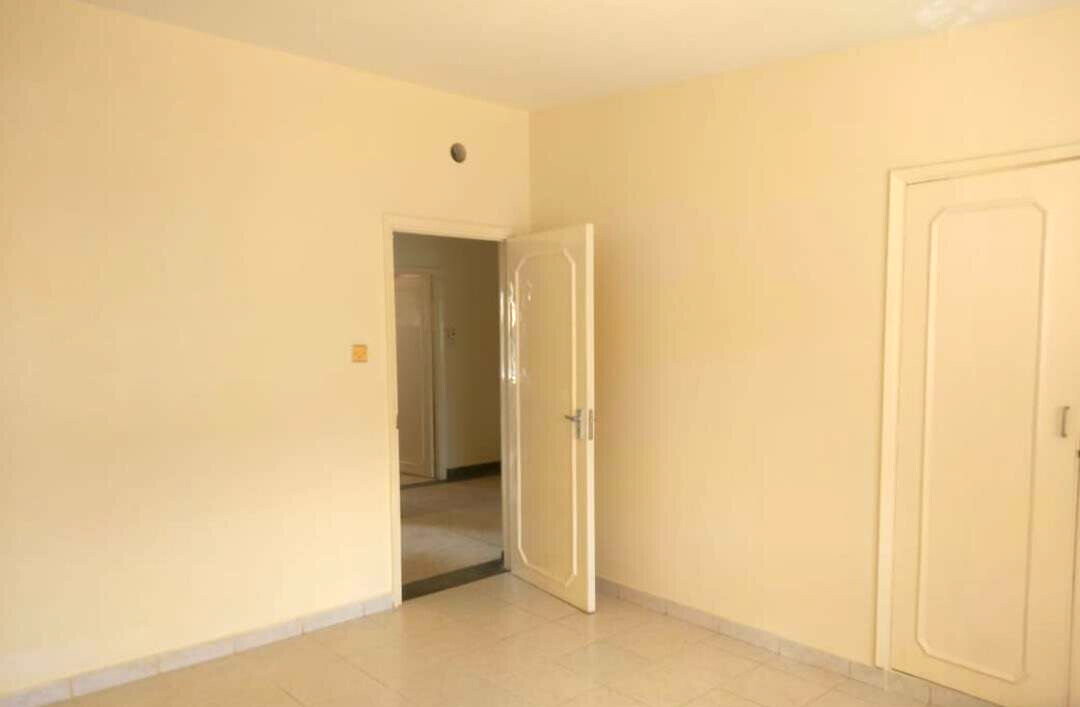 4BR Townhouse with Mature Garden & Servant Quarter - Westlands