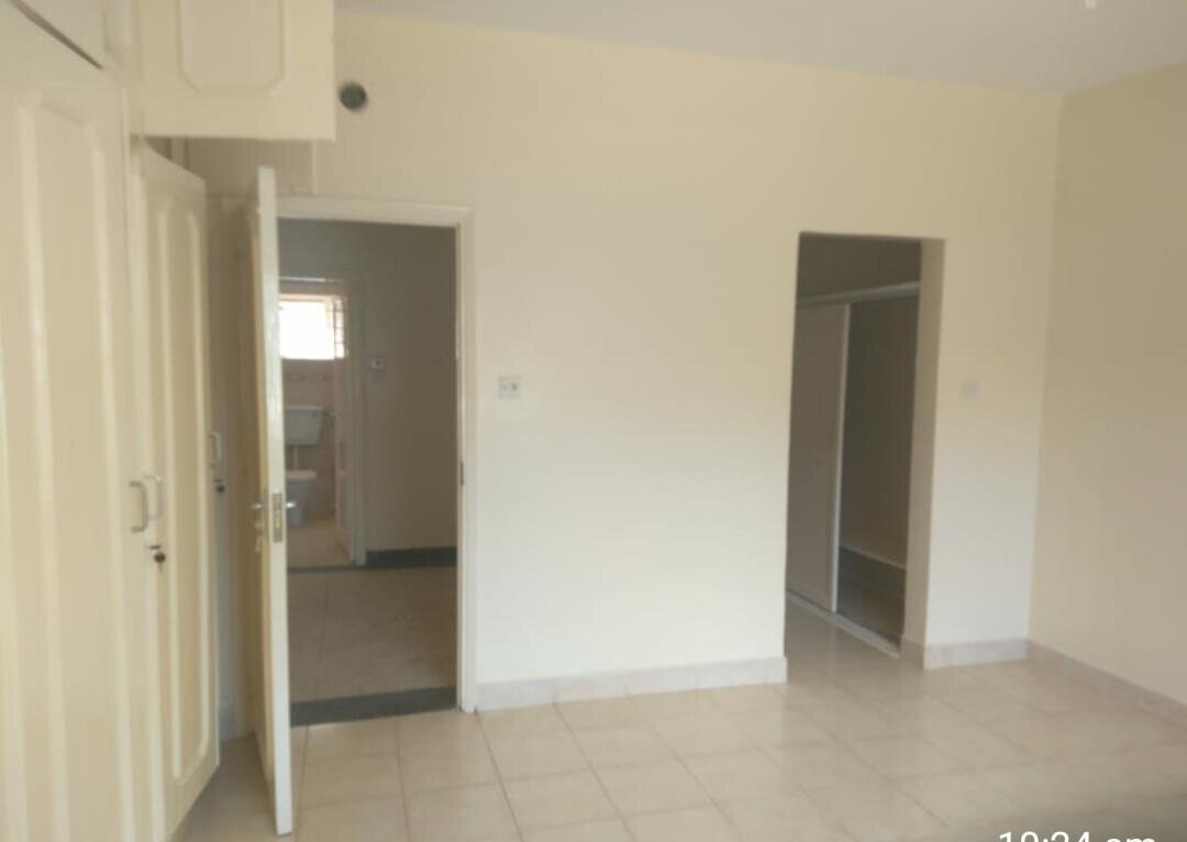4BR Townhouse with Mature Garden & Servant Quarter - Westlands