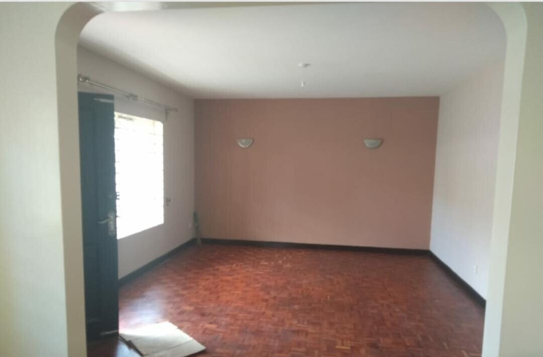 4BR Townhouse with Mature Garden & Servant Quarter - Westlands