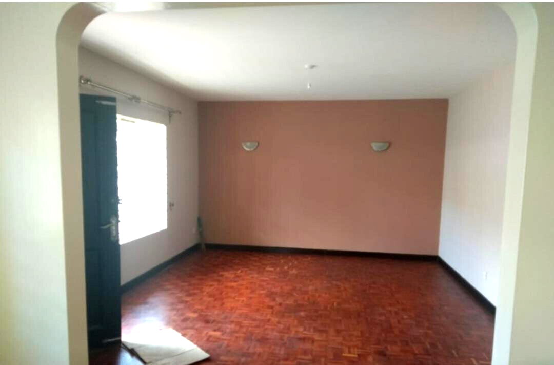 4BR Townhouse with Mature Garden & Servant Quarter - Westlands