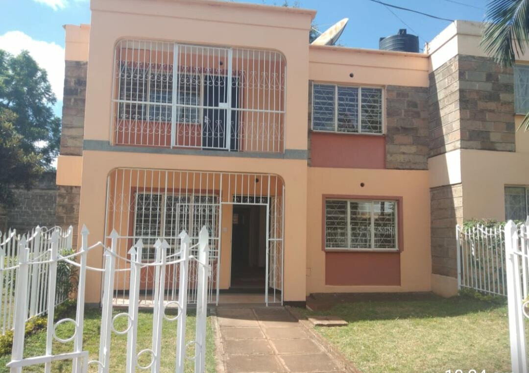 4BR Townhouse with Mature Garden & Servant Quarter - Westlands