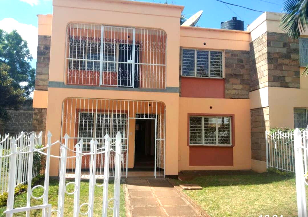 4BR Townhouse with Mature Garden & Servant Quarter - Westlands
