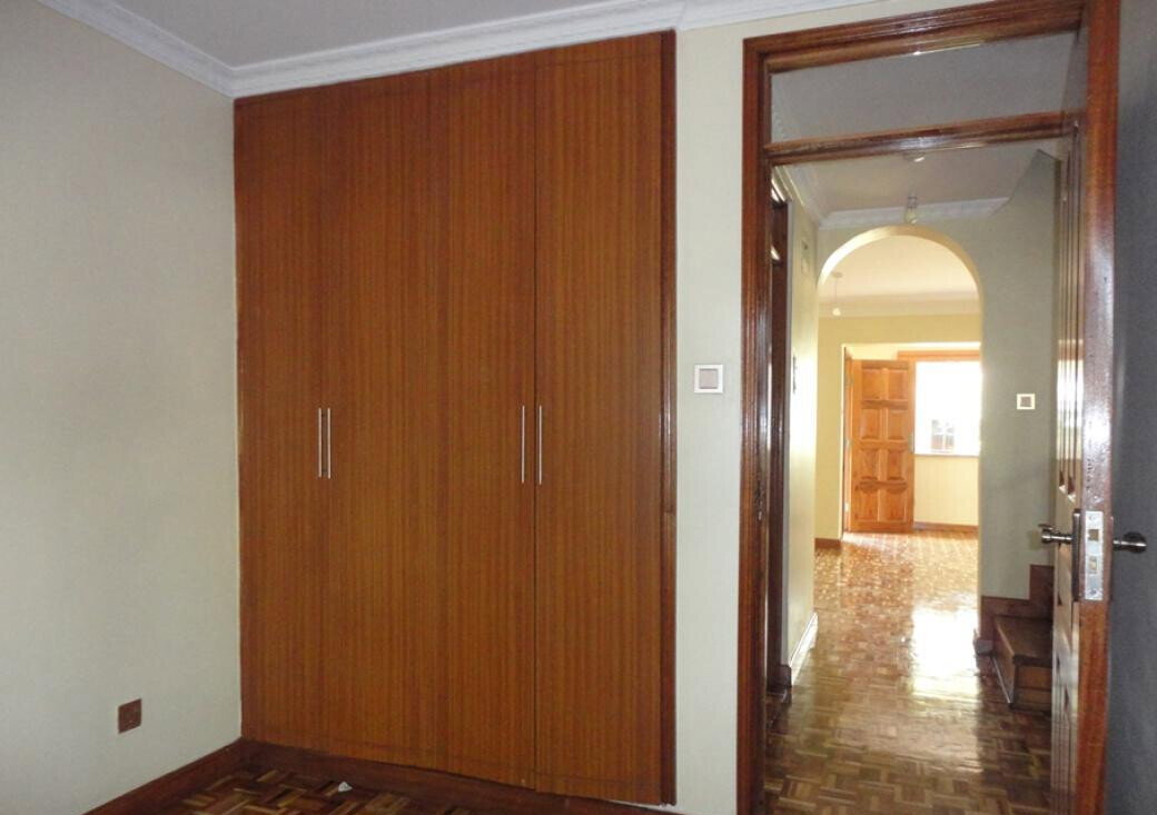 4-Ensuite Townhouse with Big Garden & Solar Water - Lavington