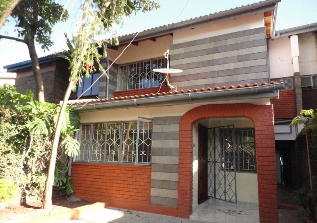 4-Ensuite Townhouse with Big Garden & Solar Water - Lavington