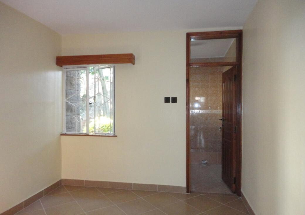 4-Ensuite Townhouse with Big Garden & Solar Water - Lavington