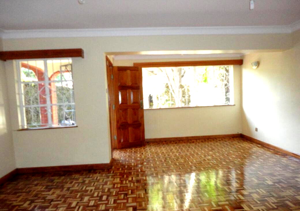 4-Ensuite Townhouse with Big Garden & Solar Water - Lavington