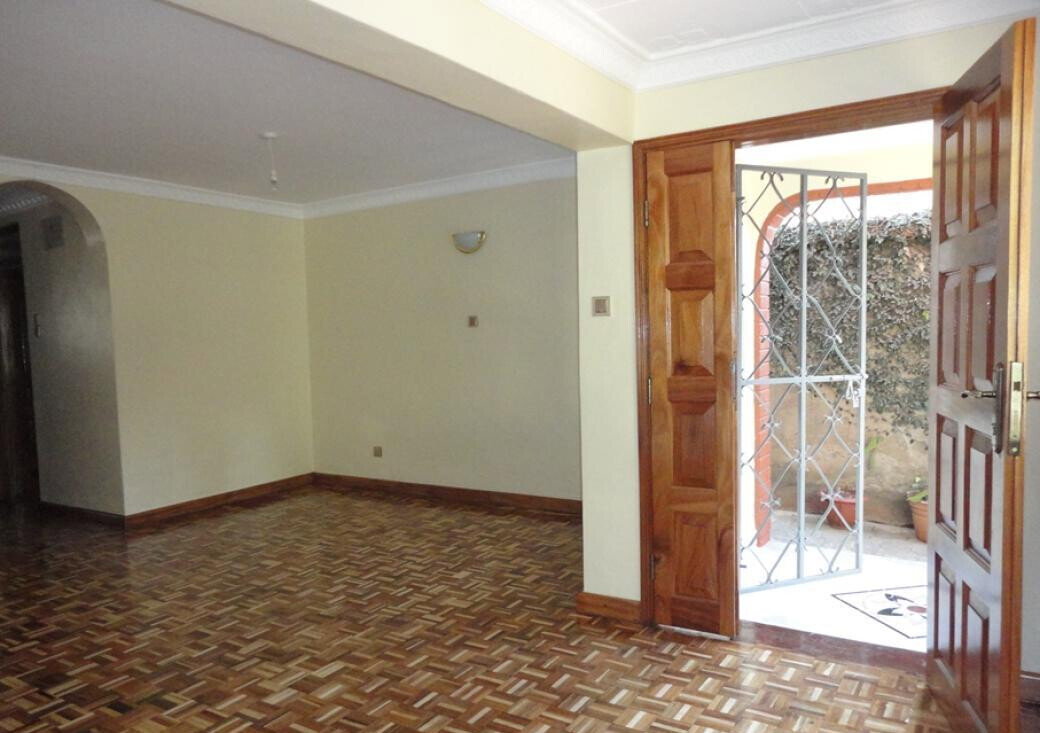 4-Ensuite Townhouse with Big Garden & Solar Water - Lavington