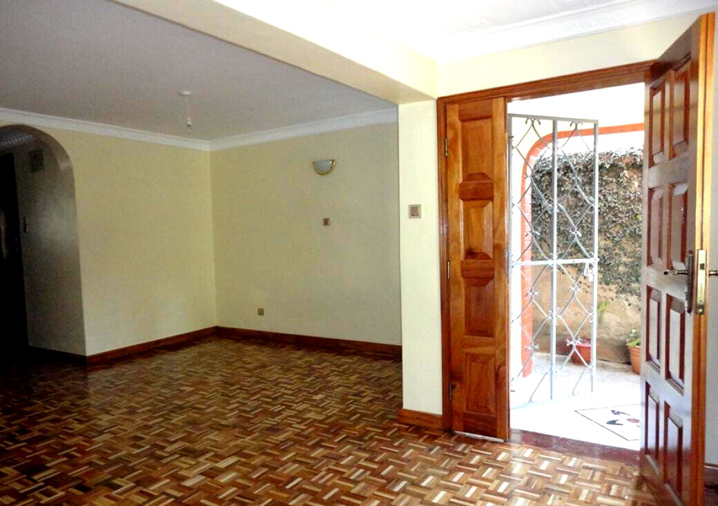 4-Ensuite Townhouse with Big Garden & Solar Water - Lavington