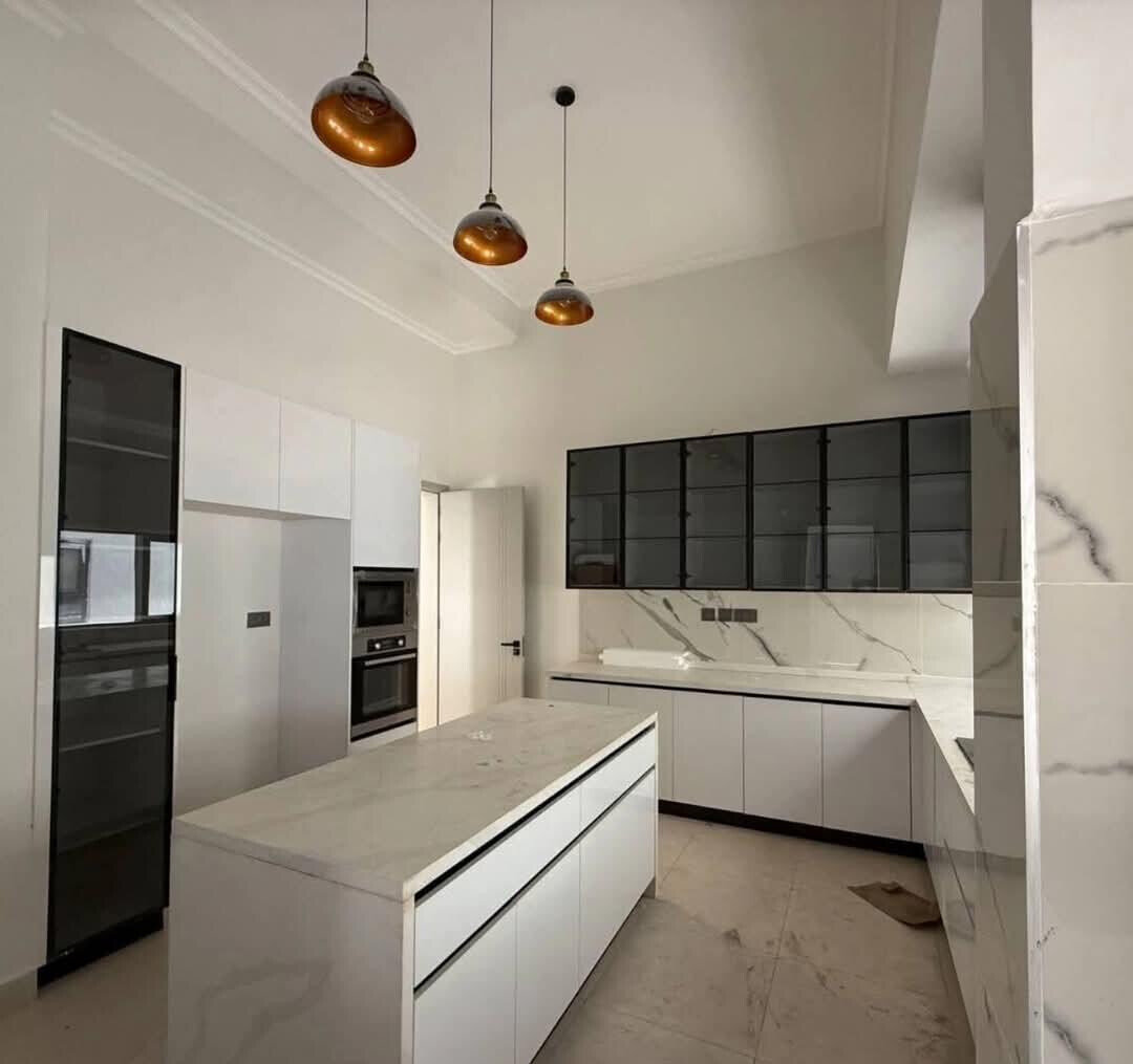 Brand-New 5-Bed Villa with DSQ & Mature Garden - Lavington