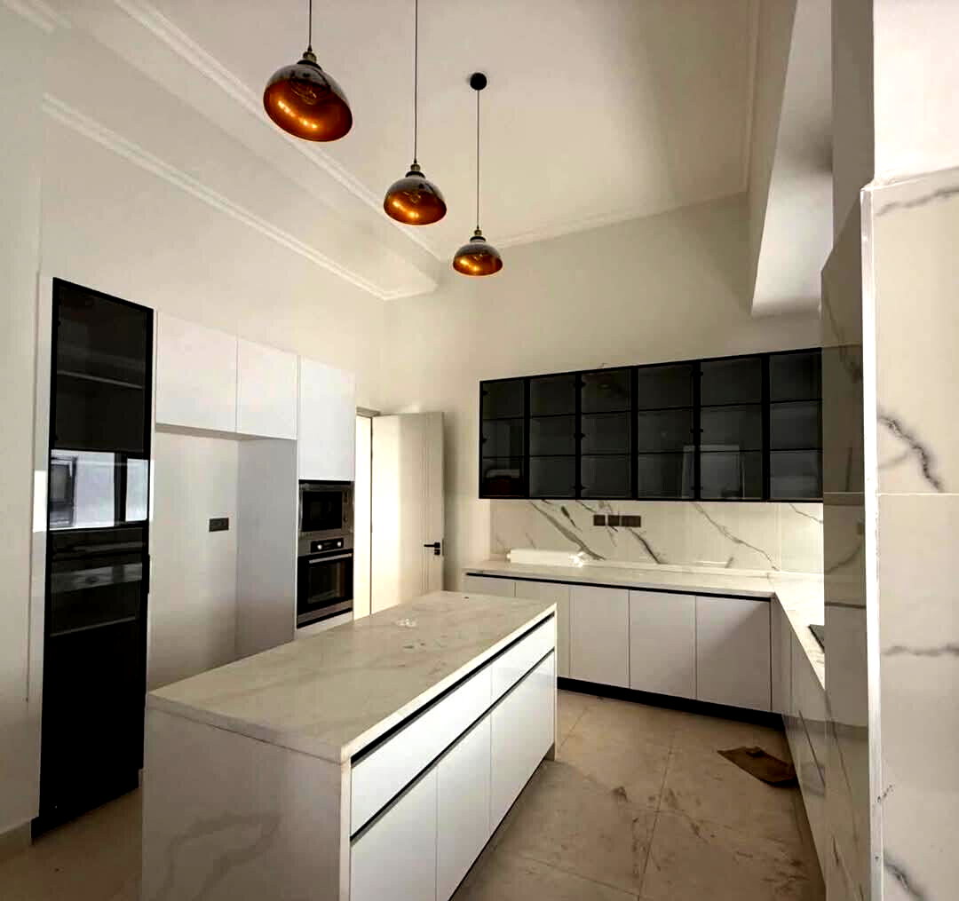 Brand-New 5-Bed Villa with DSQ & Mature Garden - Lavington