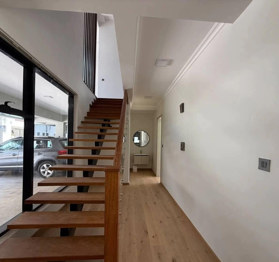 Brand-New 5-Bed Villa with DSQ & Mature Garden - Lavington