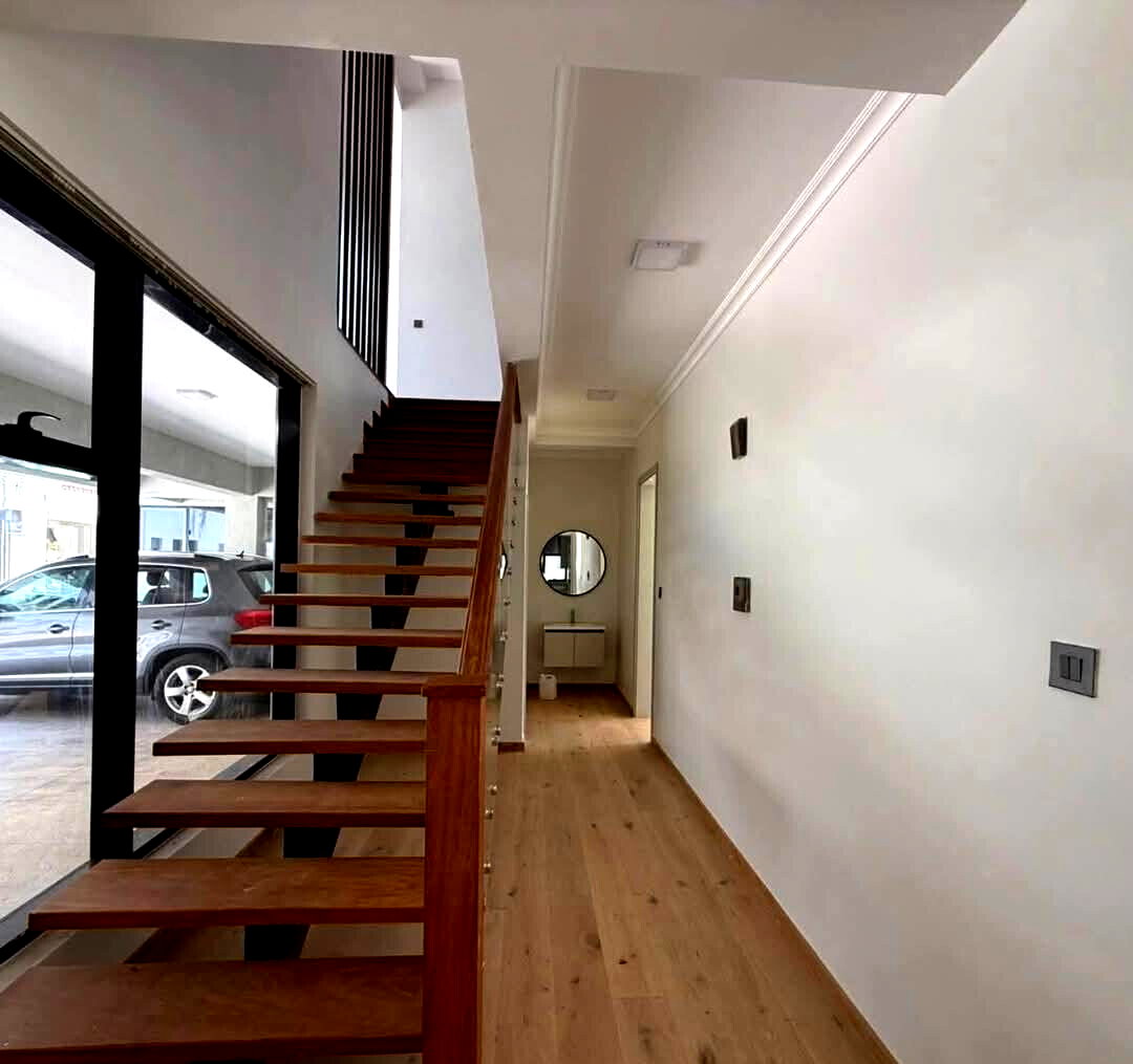 Brand-New 5-Bed Villa with DSQ & Mature Garden - Lavington