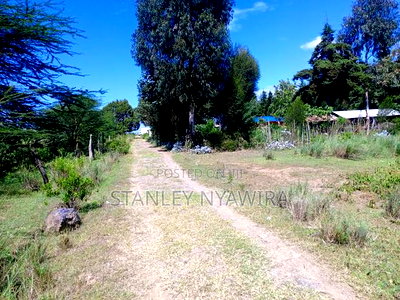 Quarter Plot Opposite Toll Along Nanyuki Nyeri Highway - Image 1