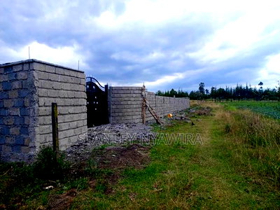 Quarter Plot Opposite Toll Along Nanyuki Nyeri Highway - Image 2