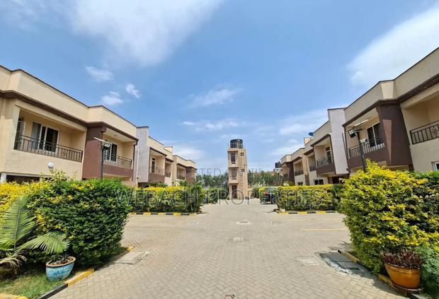 4bdrm Townhouse / Terrace in Gateway Mall Area for rent